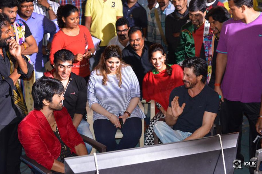 Shah-Rukh-Khan-Meets-Ram-Charan-On-The-Sets-Of-Bruce-Lee